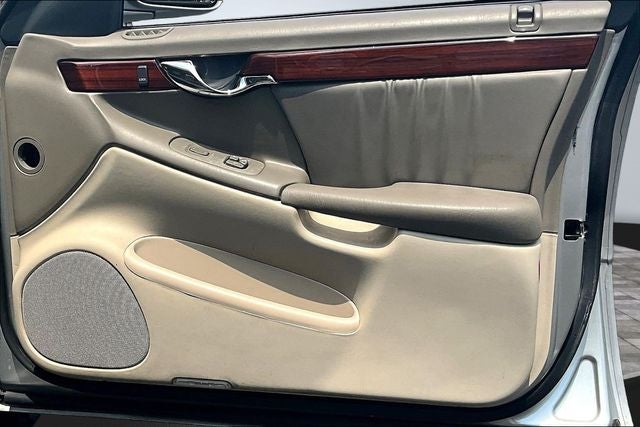 2005 Cadillac DeVille Base