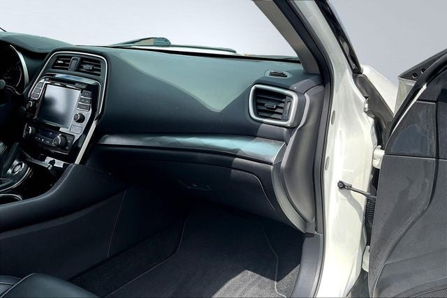 2017 Nissan Maxima SR