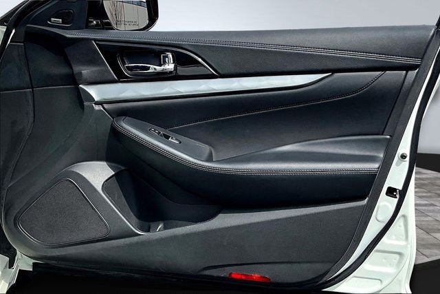 2017 Nissan Maxima SR