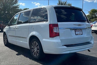 2014 Chrysler Town & Country S