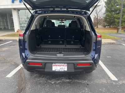 2024 Nissan Pathfinder SV