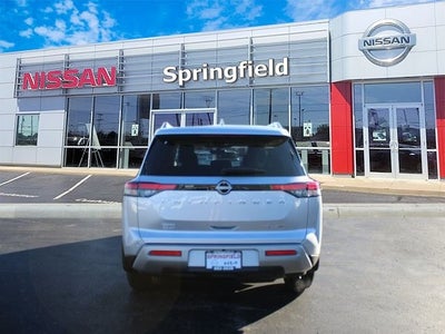 2025 Nissan Pathfinder SL