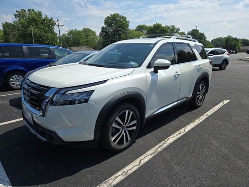 2023 Nissan Pathfinder Platinum