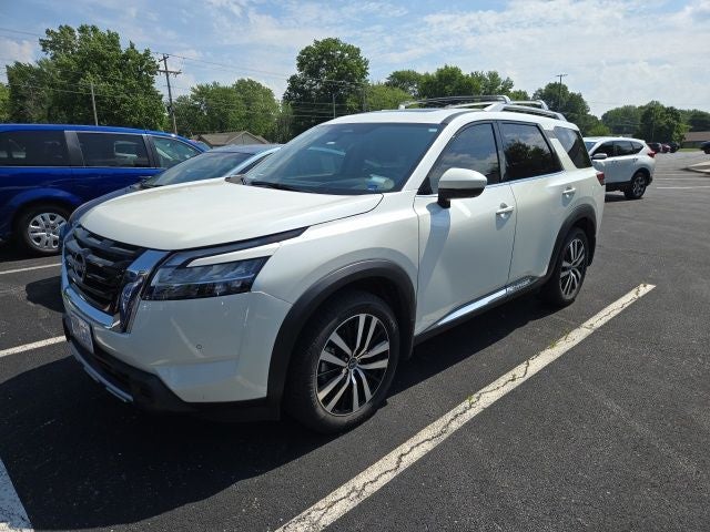 2023 Nissan Pathfinder Platinum