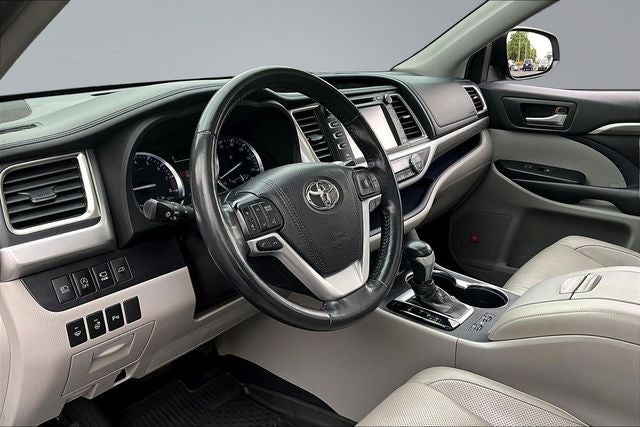 2019 Toyota Highlander Limited Platinum