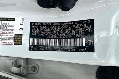 2014 Toyota Prius v Five