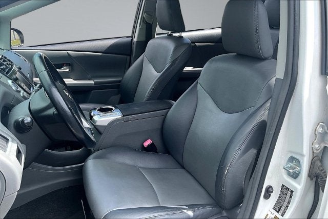 2014 Toyota Prius v Five