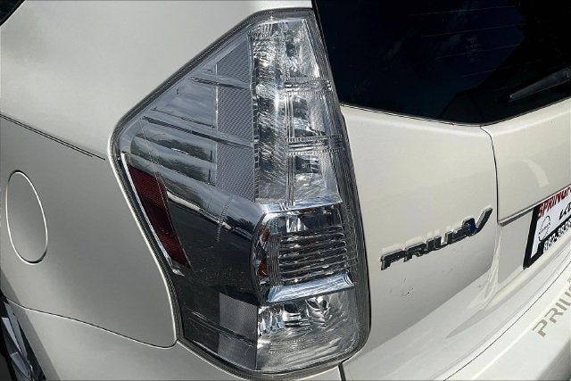 2014 Toyota Prius v Five