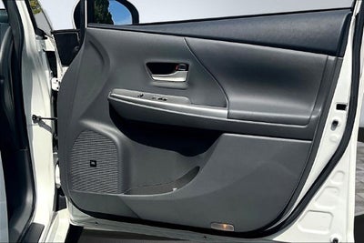 2014 Toyota Prius v Five