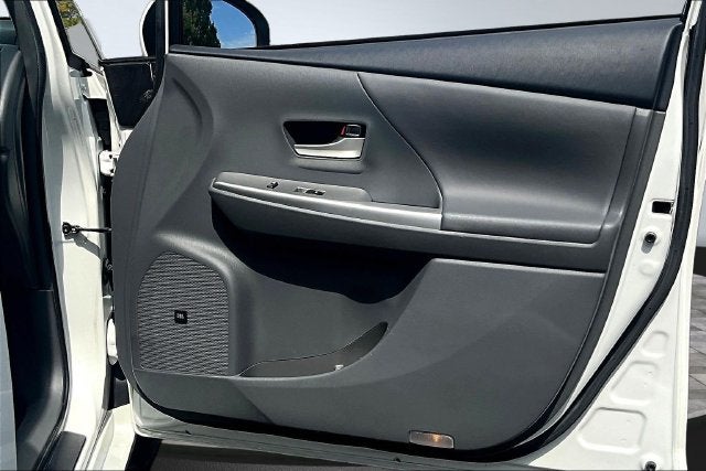 2014 Toyota Prius v Five