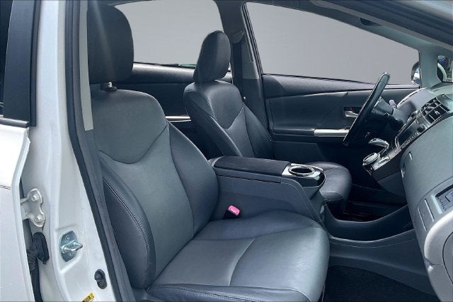 2014 Toyota Prius v Five