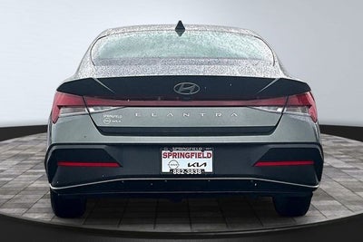 2025 Hyundai Elantra SE