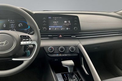 2025 Hyundai Elantra SE