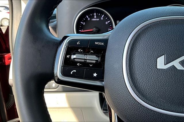 2024 Kia Carnival LX